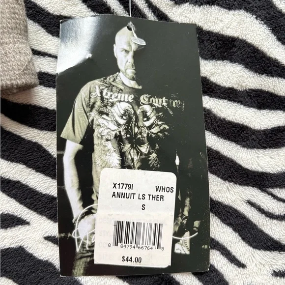 NWT Xtreme Couture Men's Small Tan Crew Neck Thermal With Skulls - Picture 8 of 8